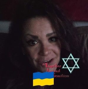 Meet your Posher, Iris